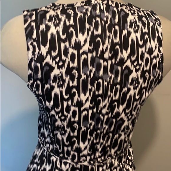 Knee length pencil dress with pockets! - Picture 4 of 6